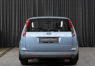 Подержанный автомобиль Ford Focus Wagon 2006 года (5 фото)