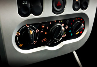 Подержанный автомобиль Renault Logan Sedan 2013 года (26 фото)