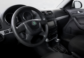 Подержанный автомобиль Skoda Yeti 2012 года (14 фото)