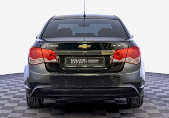 Подержанный автомобиль Chevrolet Cruze Sedan 2014 года (6 фото)