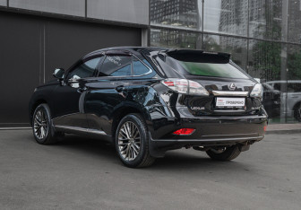 Подержанный автомобиль Lexus RX 2011 года (6 фото)