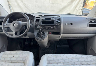Подержанный автомобиль Volkswagen Transporter Minivan 2013 года (9 фото)
