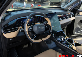 Подержанный автомобиль Geely Atlas 2024 года (10 фото)