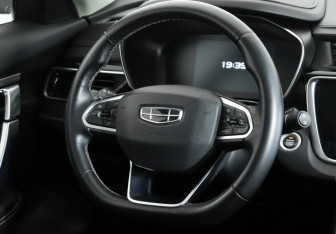 Подержанный автомобиль Geely Atlas Pro 2023 года (17 фото)