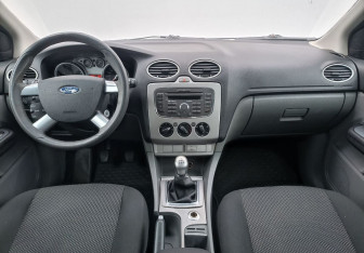 Подержанный автомобиль Ford Focus Sedan 2011 года (12 фото)