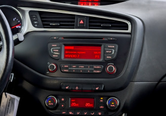 Подержанный автомобиль Kia Ceed Hatchback 2017 года (15 фото)