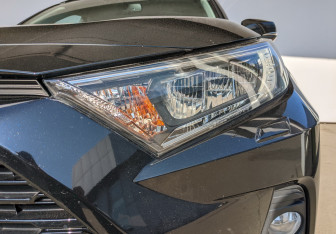 Подержанный автомобиль Toyota RAV4 2022 года (21 фото)