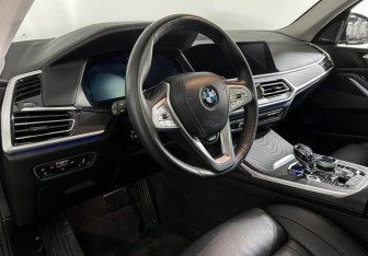 Подержанный автомобиль BMW X7 2021 года (12 фото)