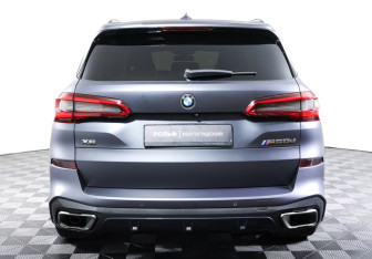 Подержанный автомобиль BMW X5 2019 года (6 фото)