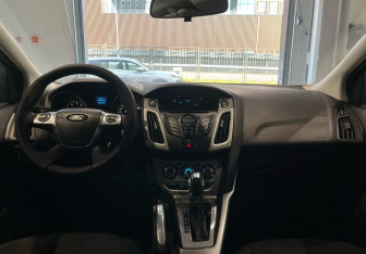 Подержанный автомобиль Ford Focus Hatchback 2013 года (15 фото)