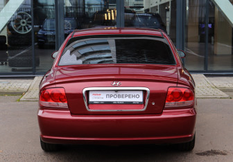 Подержанный автомобиль Hyundai Sonata 2005 года (5 фото)