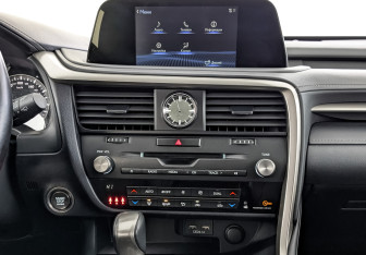 Подержанный автомобиль Lexus RX 2022 года (17 фото)