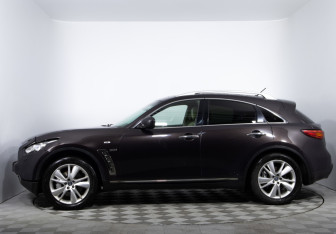 Подержанный автомобиль Infiniti QX70 2014 года (8 фото)