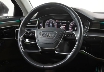 Подержанный автомобиль Audi A8 2019 года (15 фото)