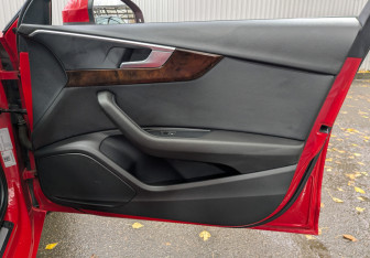 Подержанный автомобиль Audi A4 Sedan 2015 года (21 фото)