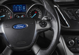 Подержанный автомобиль Ford Kuga 2013 года (13 фото)