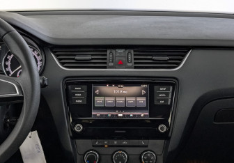 Подержанный автомобиль Skoda Octavia Liftback 2018 года (17 фото)