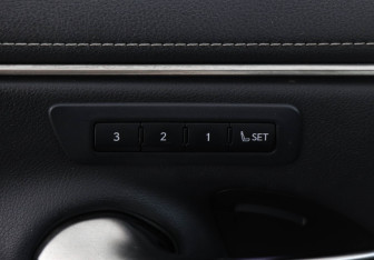 Подержанный автомобиль Lexus ES 2019 года (16 фото)