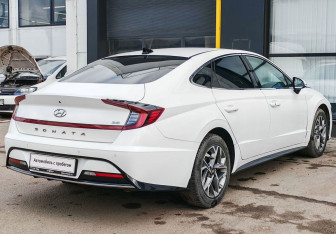 Подержанный автомобиль Hyundai Sonata 2019 года (5 фото)