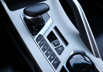 Подержанный автомобиль Geely Coolray 2023 года (12 фото)