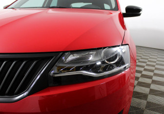 Подержанный автомобиль Skoda Rapid Liftback 2018 года (11 фото)