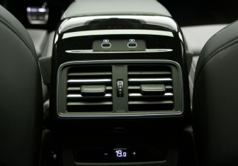 Подержанный автомобиль Audi Q5 2025 года (31 фото)