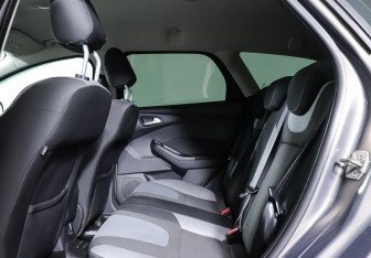 Подержанный автомобиль Ford Focus Wagon 2012 года (17 фото)