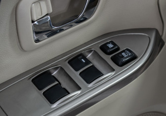 Подержанный автомобиль Mitsubishi Pajero 2020 года (18 фото)