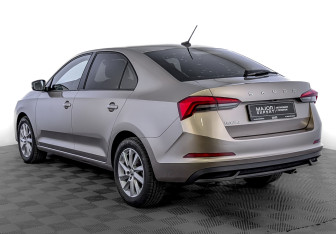 Подержанный автомобиль Skoda Rapid Liftback 2021 года (7 фото)