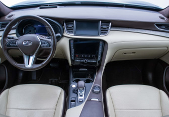 Подержанный автомобиль Infiniti QX50 2019 года (13 фото)