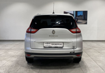 Подержанный автомобиль Renault Scenic 2017 года (6 фото)