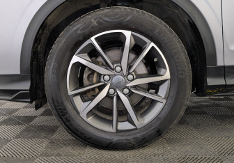 Подержанный автомобиль Geely Coolray 2023 года (12 фото)