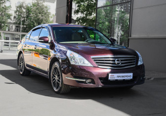 Подержанный автомобиль Nissan Teana 2011 года (3 фото)