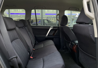 Подержанный автомобиль Toyota Land Cruiser Prado 2013 года (26 фото)