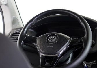 Подержанный автомобиль Volkswagen Caravelle 2018 года (17 фото)