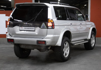 Подержанный автомобиль Mitsubishi Pajero Sport 2003 года (5 фото)