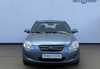 Подержанный автомобиль Kia Ceed Hatchback 2008 года (2 фото)