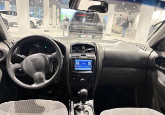 Подержанный автомобиль Hyundai Santa Fe 2004 года (10 фото)