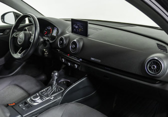 Подержанный автомобиль Audi A3 Sedan 2018 года (9 фото)