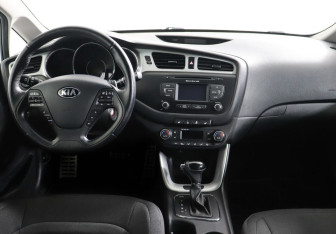 Подержанный автомобиль Kia Ceed Hatchback 2014 года (7 фото)