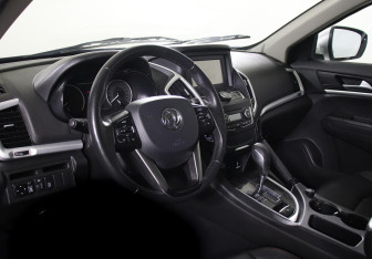 Подержанный автомобиль DongFeng AX7 2018 года (7 фото)