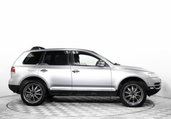 Подержанный автомобиль Volkswagen Touareg 2004 года (4 фото)