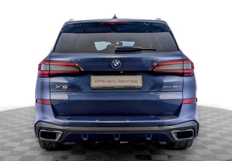 Подержанный автомобиль BMW X5 2021 года (6 фото)