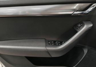 Подержанный автомобиль Skoda Octavia Liftback 2018 года (15 фото)