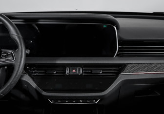 Подержанный автомобиль Hongqi HS5 2024 года (13 фото)