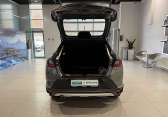 Подержанный автомобиль Renault Arkana 2019 года (9 фото)