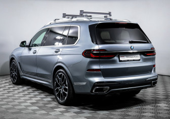 Подержанный автомобиль BMW X7 2024 года (7 фото)
