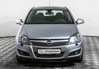 Подержанный автомобиль Opel Astra Hatchback 2010 года (2 фото)