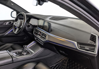 Подержанный автомобиль BMW X6 2020 года (13 фото)