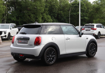 Подержанный автомобиль MINI Hatch 2020 года (5 фото)